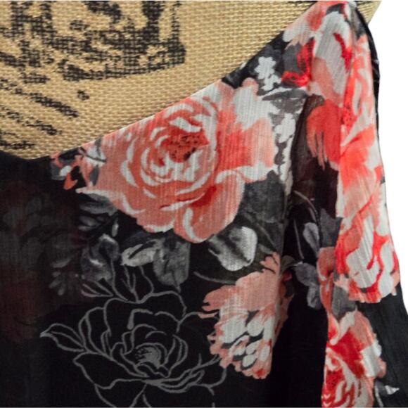 Torrid Black and Red Floral Chiffon Hanky Hem Cold Shoulder Top Plus Size 2X - Picture 9 of 11